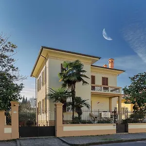 Il Giardino Del Pettirosso Gasthof Lucca